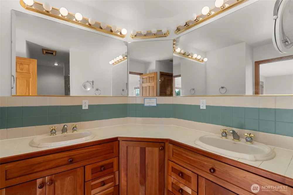 15 Spruce Lane South Bend, WA 98586