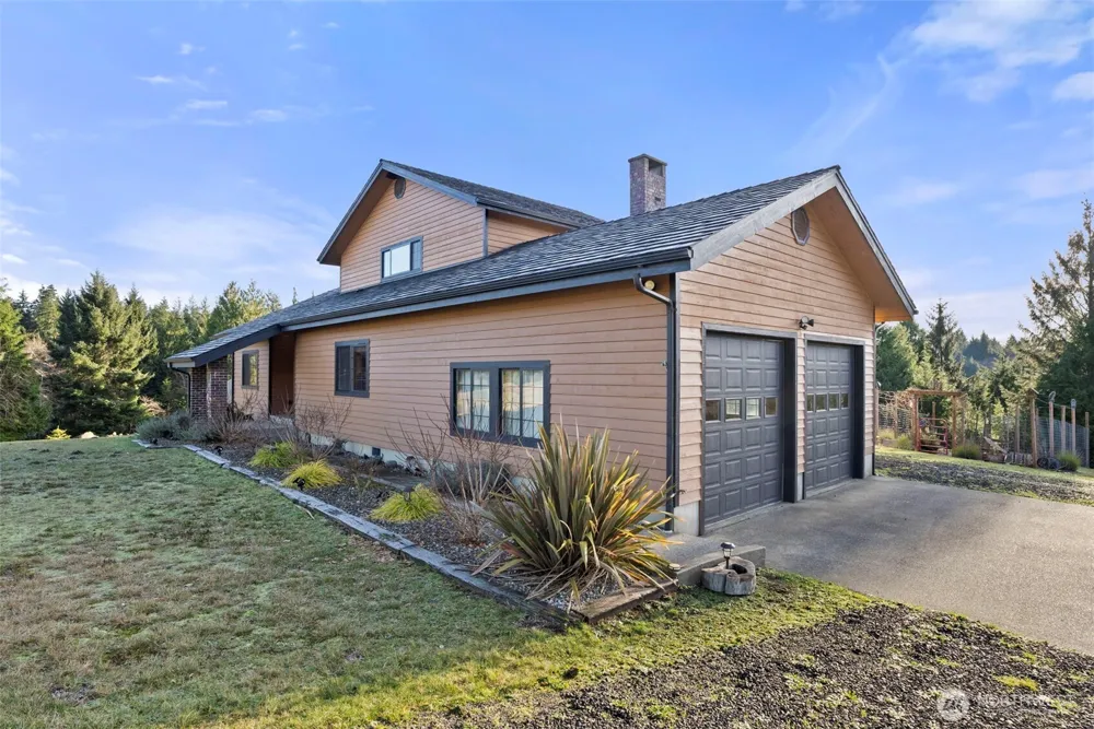 15 Spruce Lane South Bend, WA 98586
