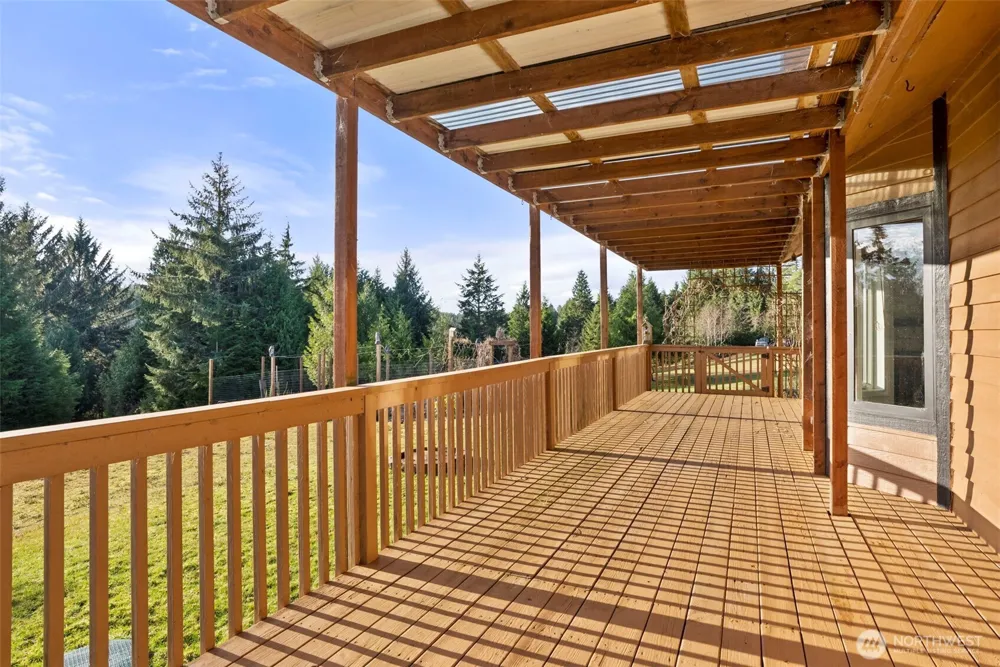 15 Spruce Lane South Bend, WA 98586