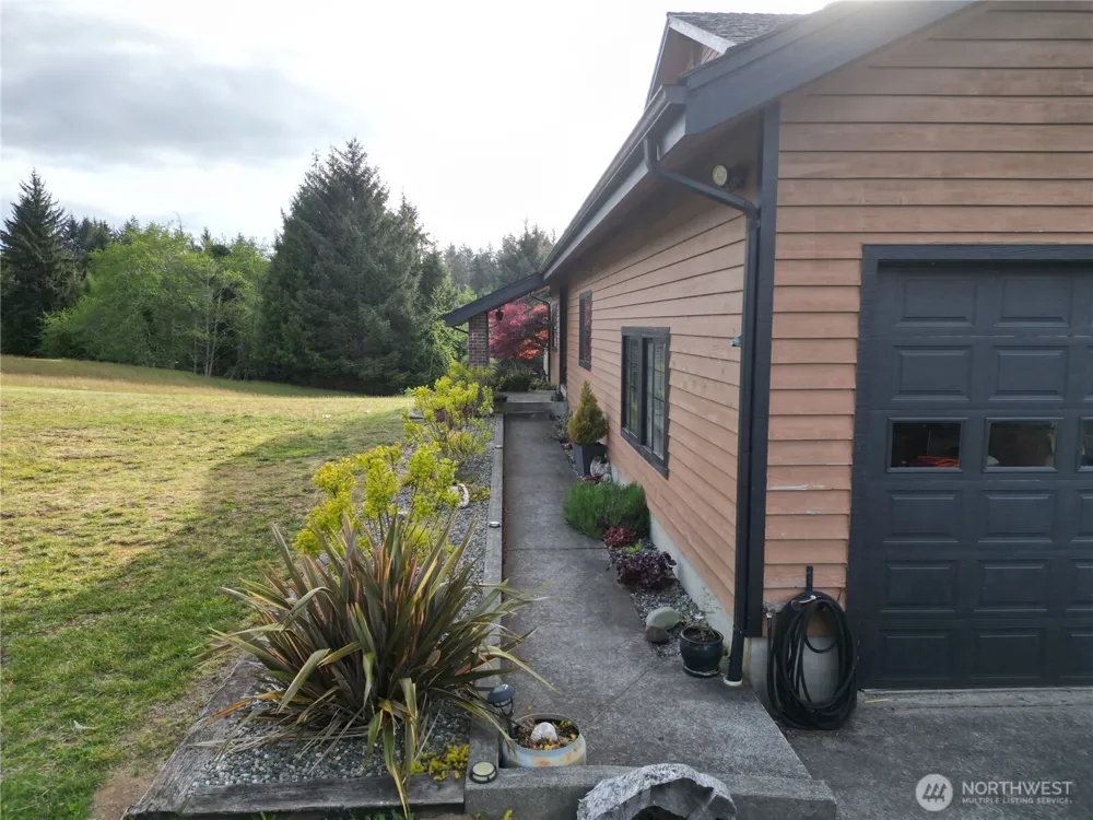 15 Spruce Lane South Bend, WA 98586