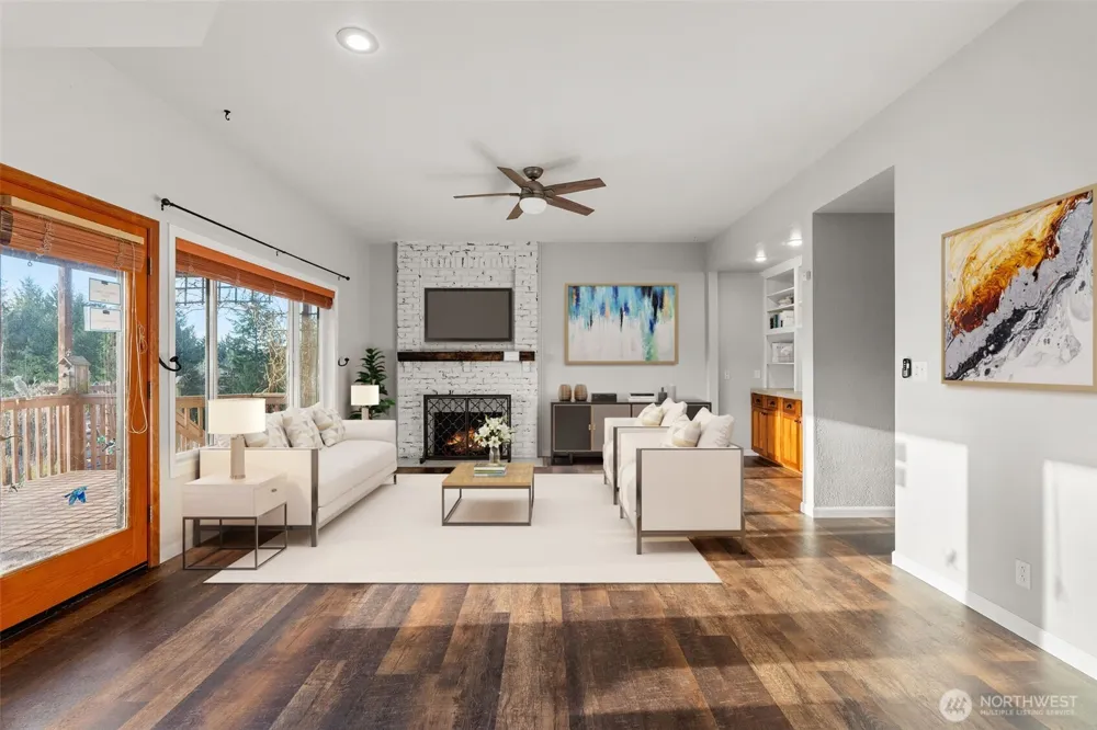 15 Spruce Lane South Bend, WA 98586