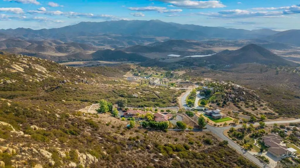 87 Presilla Dr Jamul, CA 91935