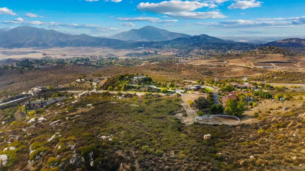 87 Presilla Dr Jamul, CA 91935