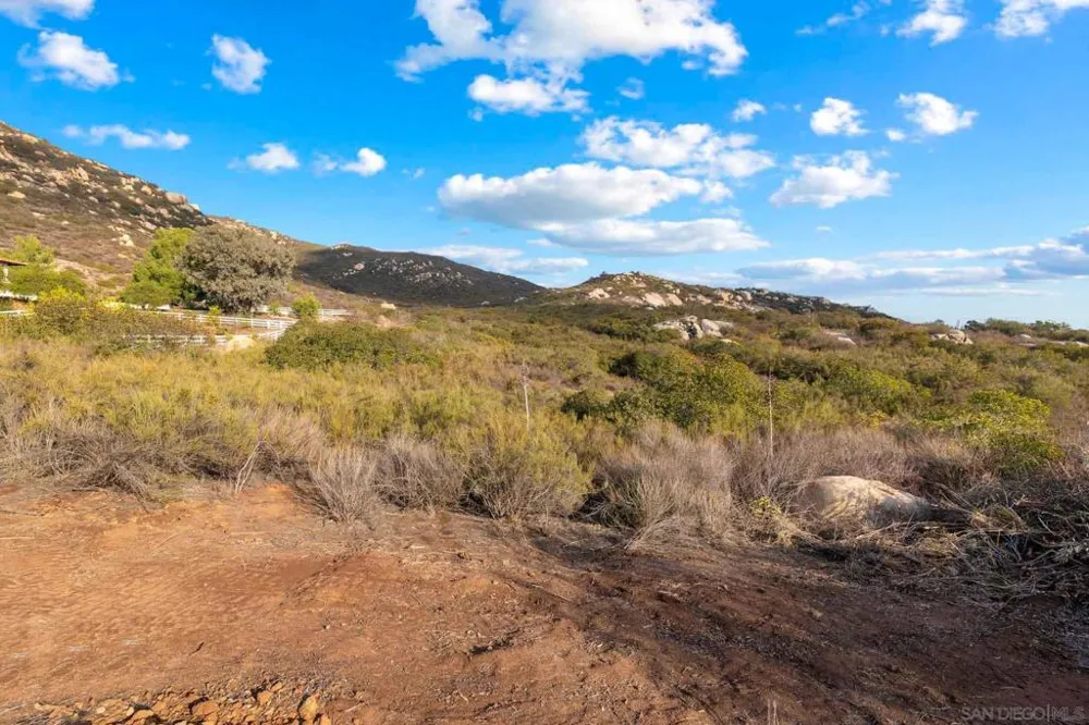 87 Presilla Dr Jamul, CA 91935