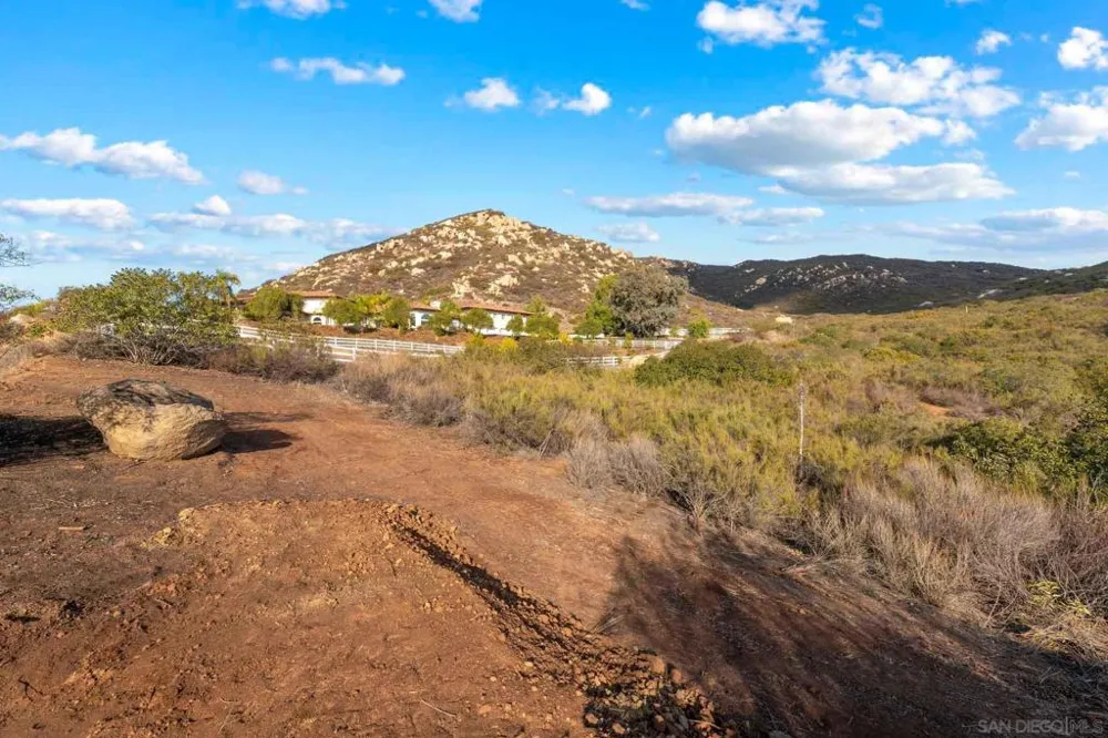 87 Presilla Dr Jamul, CA 91935