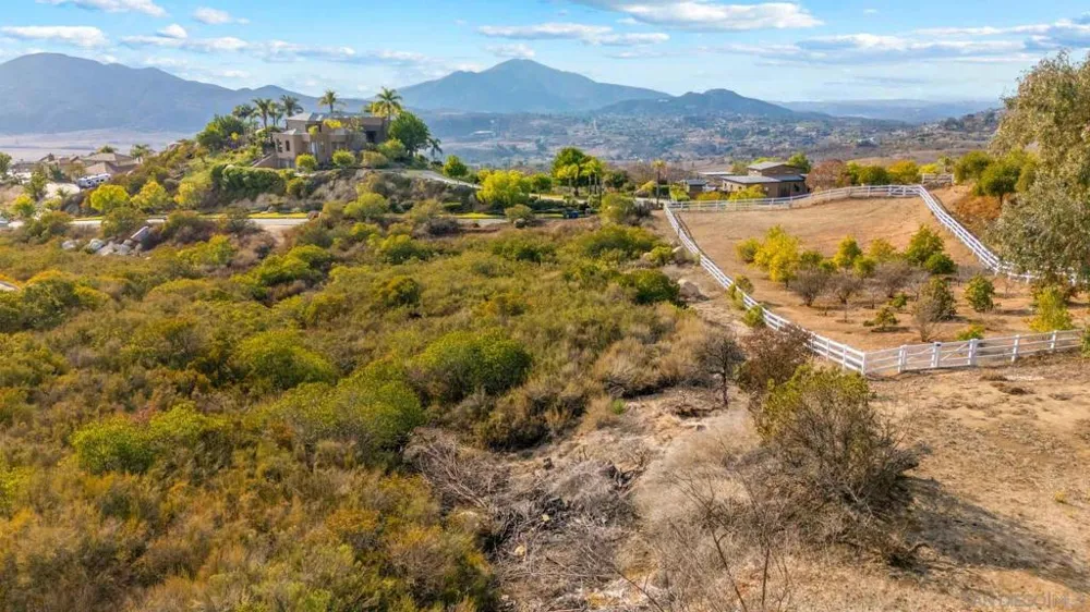87 Presilla Dr Jamul, CA 91935