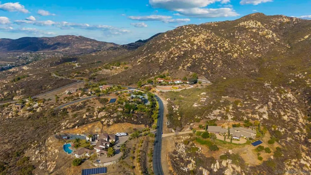 87 Presilla Dr Jamul, CA 91935