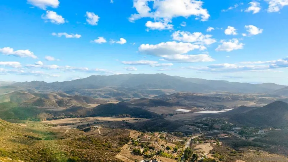 87 Presilla Dr Jamul, CA 91935