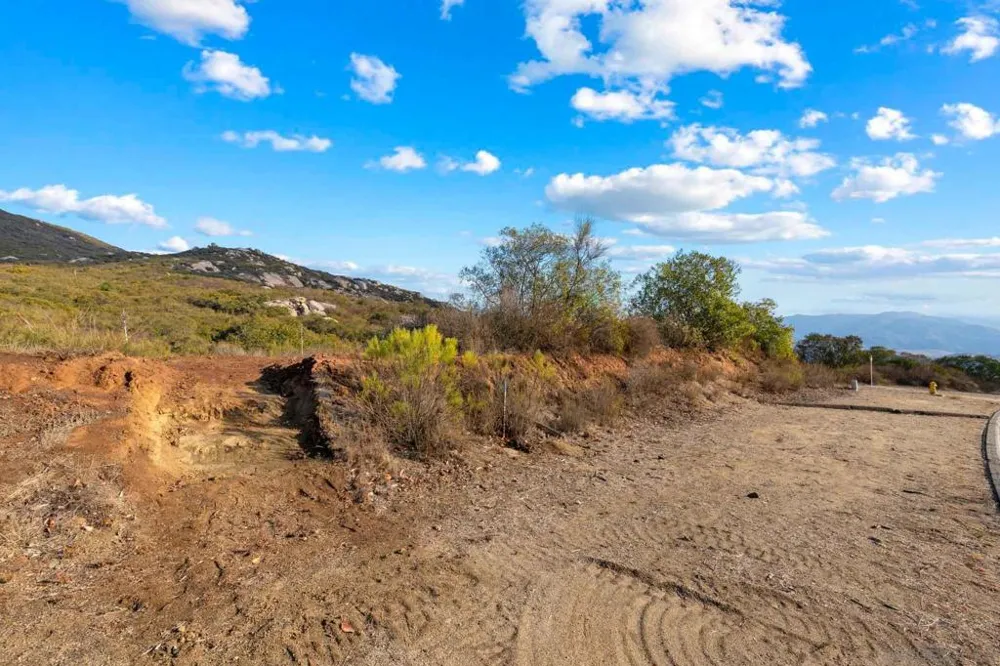 87 Presilla Dr Jamul, CA 91935