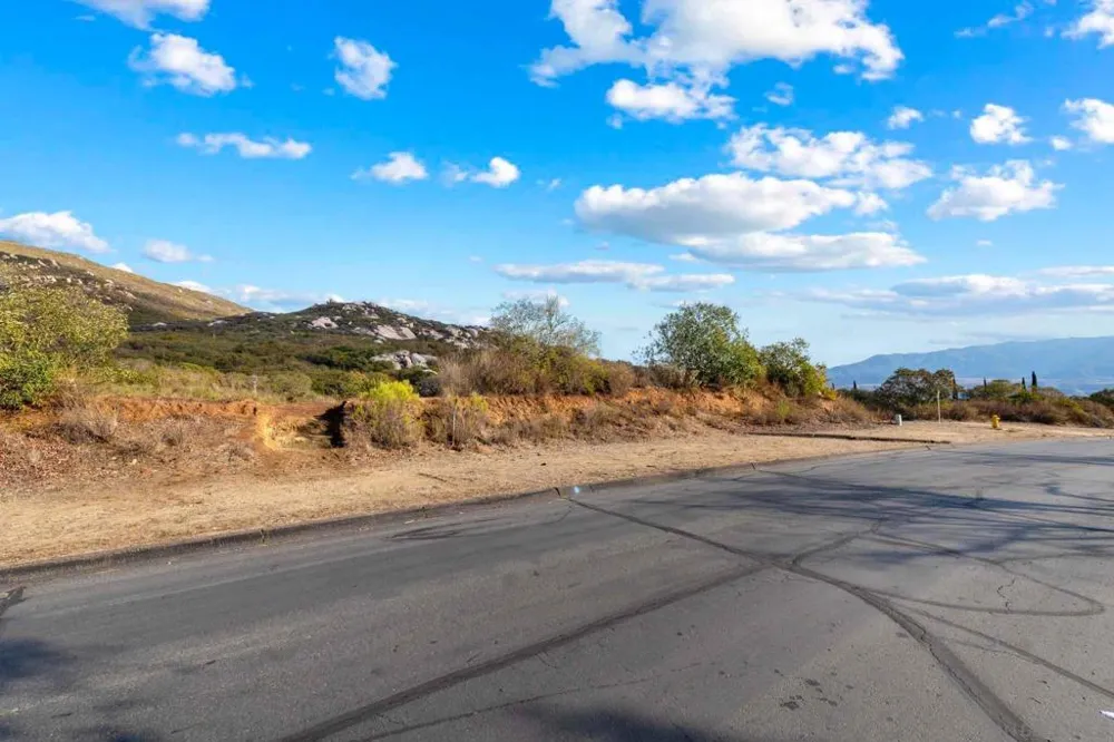 87 Presilla Dr Jamul, CA 91935