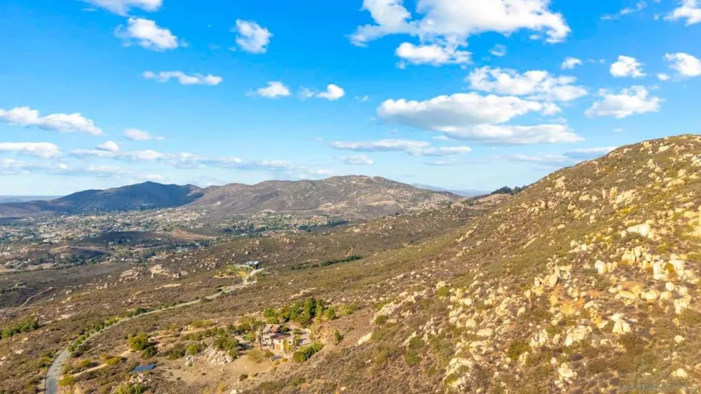 87 Presilla Dr Jamul, CA 91935
