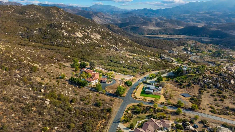 87 Presilla Dr Jamul, CA 91935