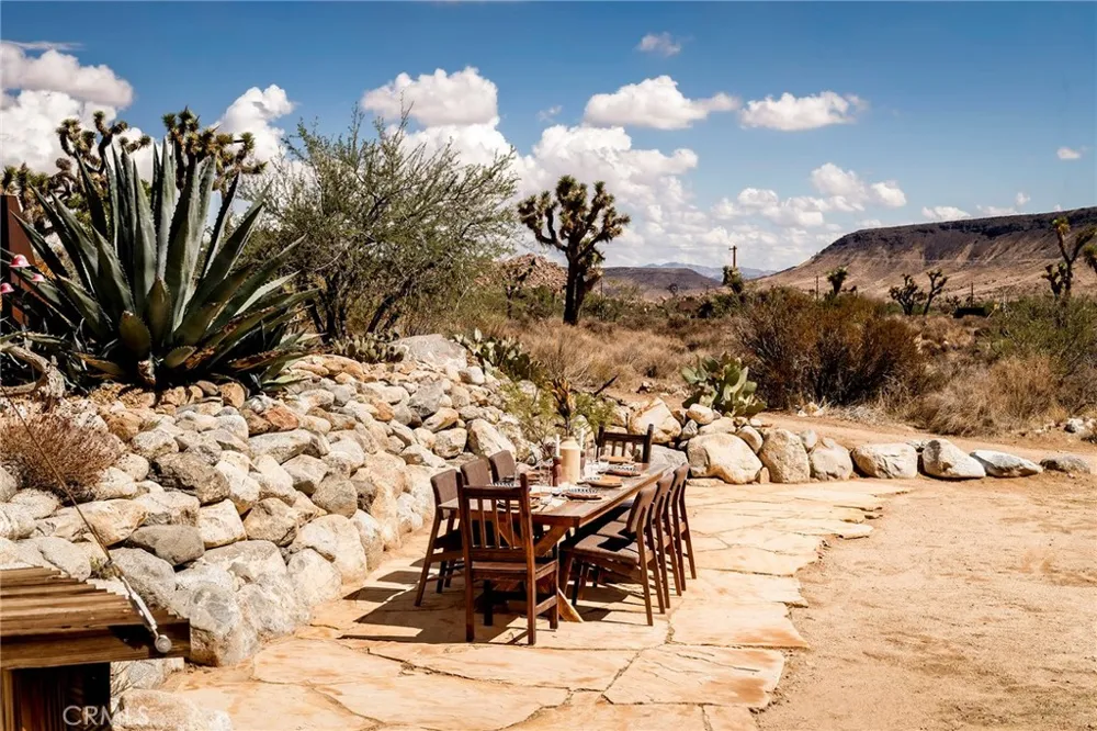 2680 Vine Pioneertown, CA 92268