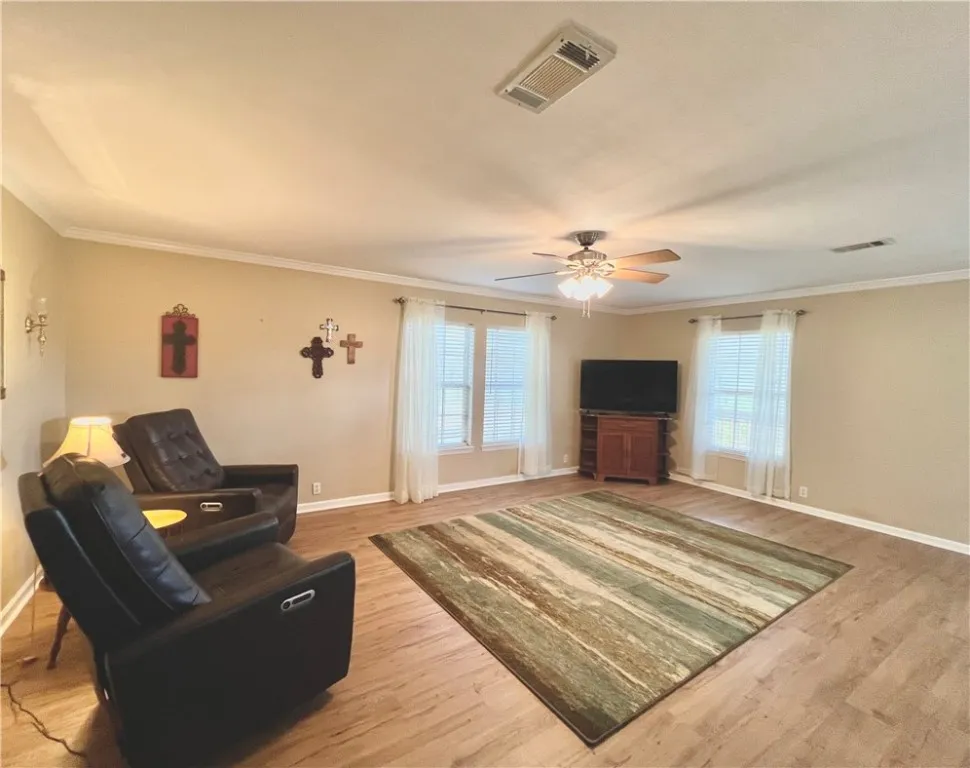 153 Boenig Road Woodsboro, TX 78393