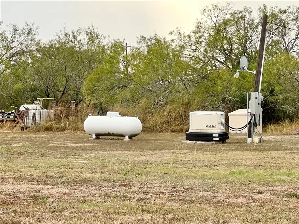 153 Boenig Road Woodsboro, TX 78393