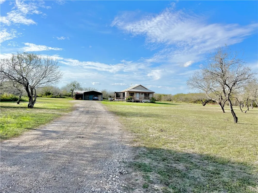 153 Boenig Road Woodsboro, TX 78393