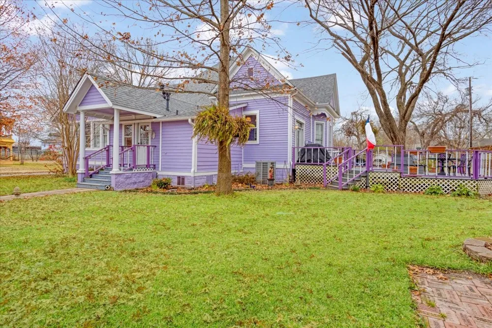 300 W 6th Street Bonham, TX 75418