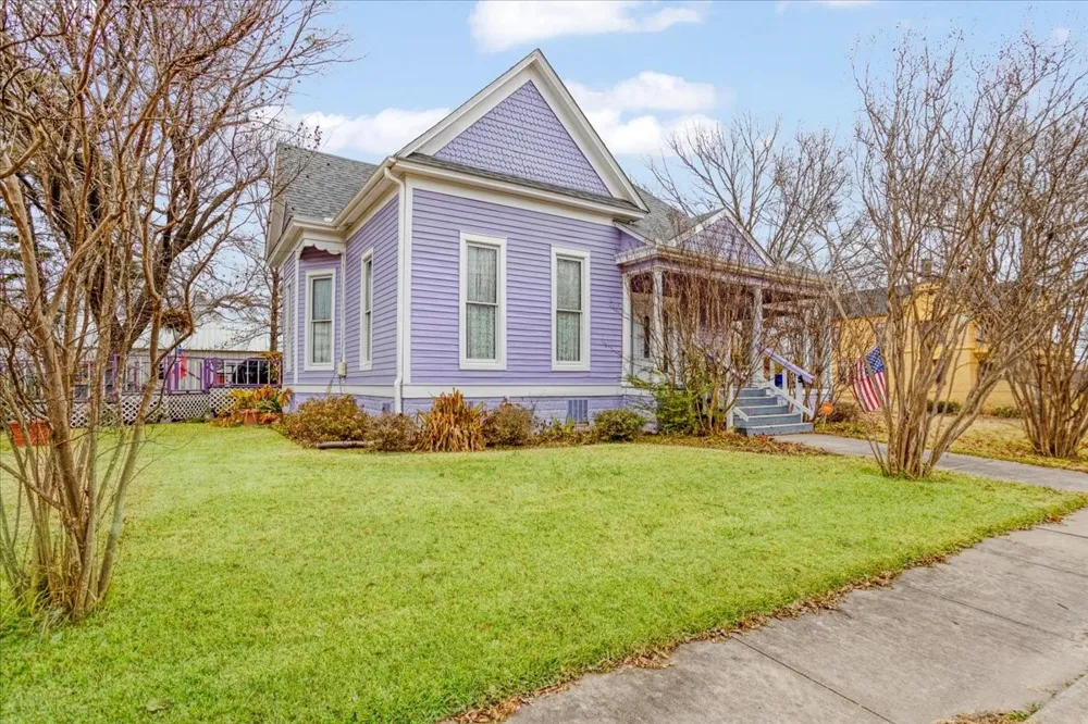 300 W 6th Street Bonham, TX 75418
