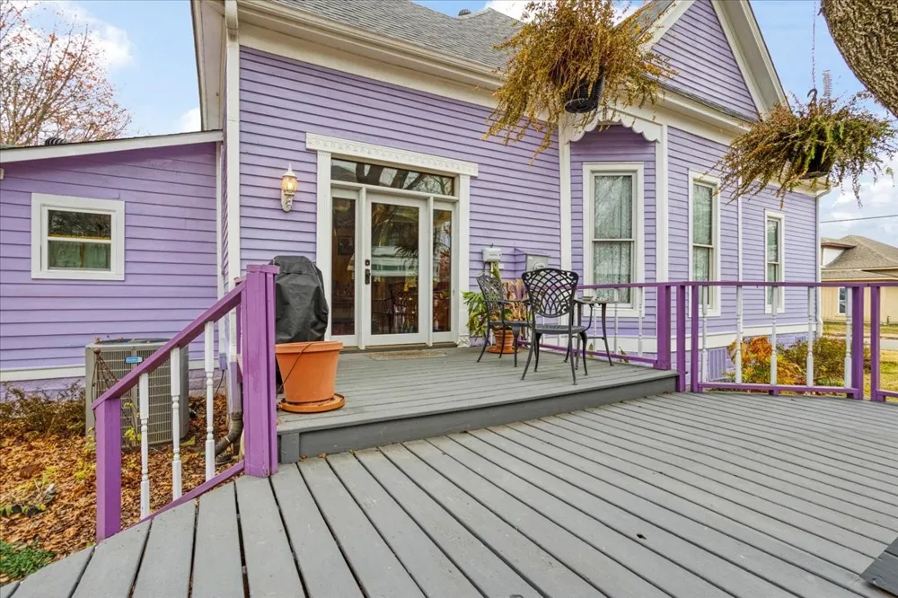 300 W 6th Street Bonham, TX 75418
