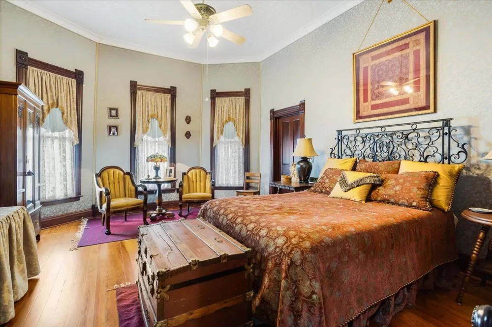 300 W 6th Street Bonham, TX 75418