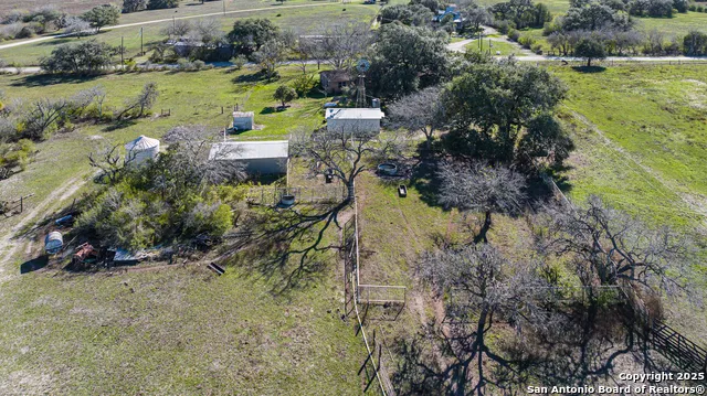 1173 Charco Rd Tuleta, TX 78162
