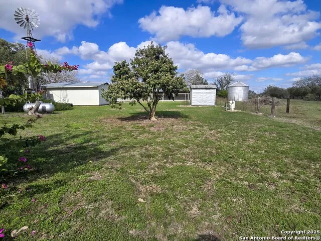 1173 Charco Rd Tuleta, TX 78162