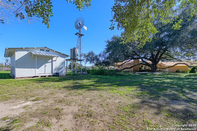 1173 Charco Rd Tuleta, TX 78162