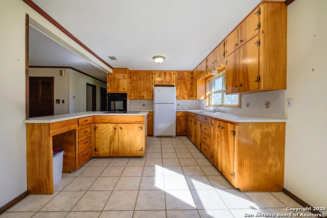 1173 Charco Rd Tuleta, TX 78162