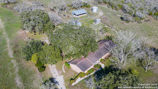 1173 Charco Rd Tuleta, TX 78162