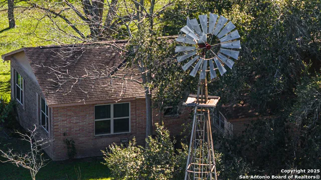 1173 Charco Rd Tuleta, TX 78162
