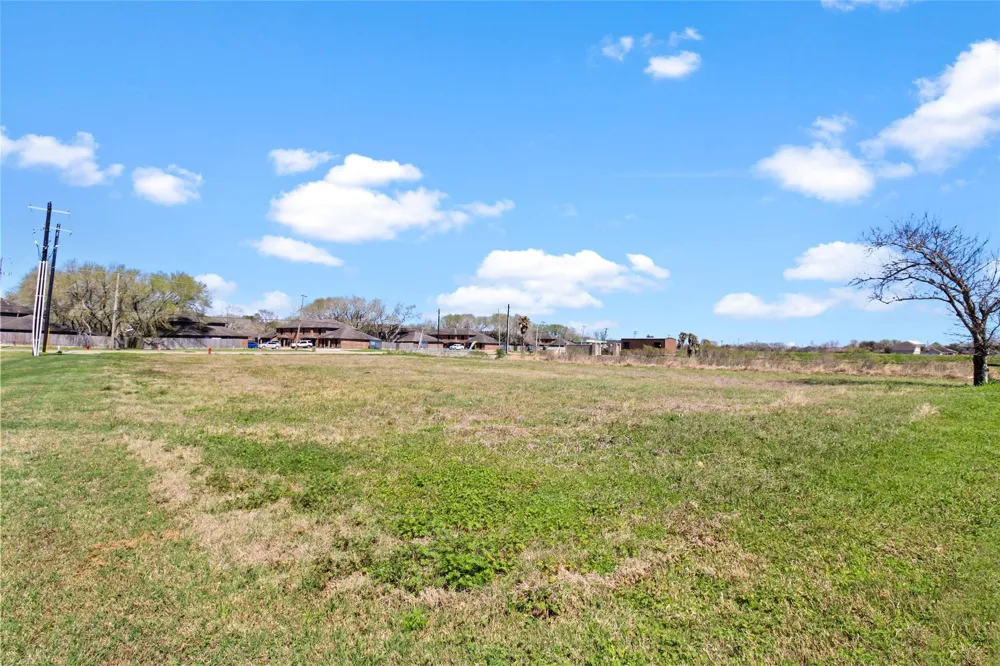 E Fm-517 Dickinson, TX 77539