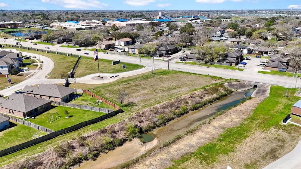 E Fm-517 Dickinson, TX 77539