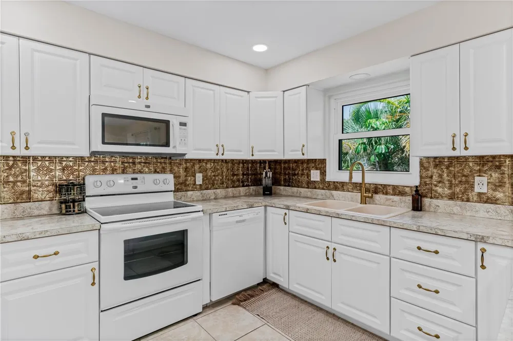 115 CANAL AVENUE #3 Indian Rocks Beach, FL 33785
