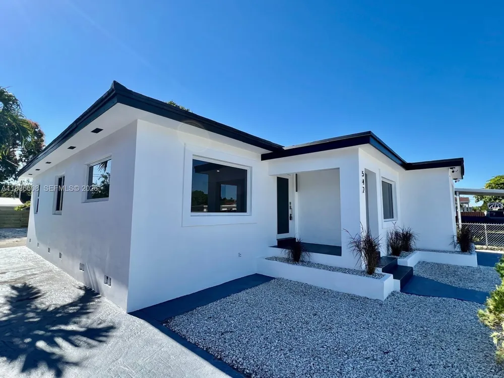 542 E 20th St Hialeah, FL 33013