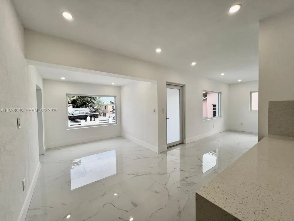 542 E 20th St Hialeah, FL 33013