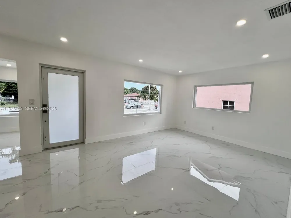 542 E 20th St Hialeah, FL 33013