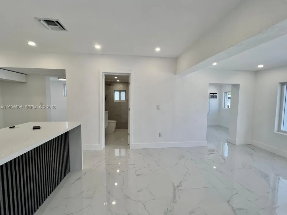 542 E 20th St Hialeah, FL 33013
