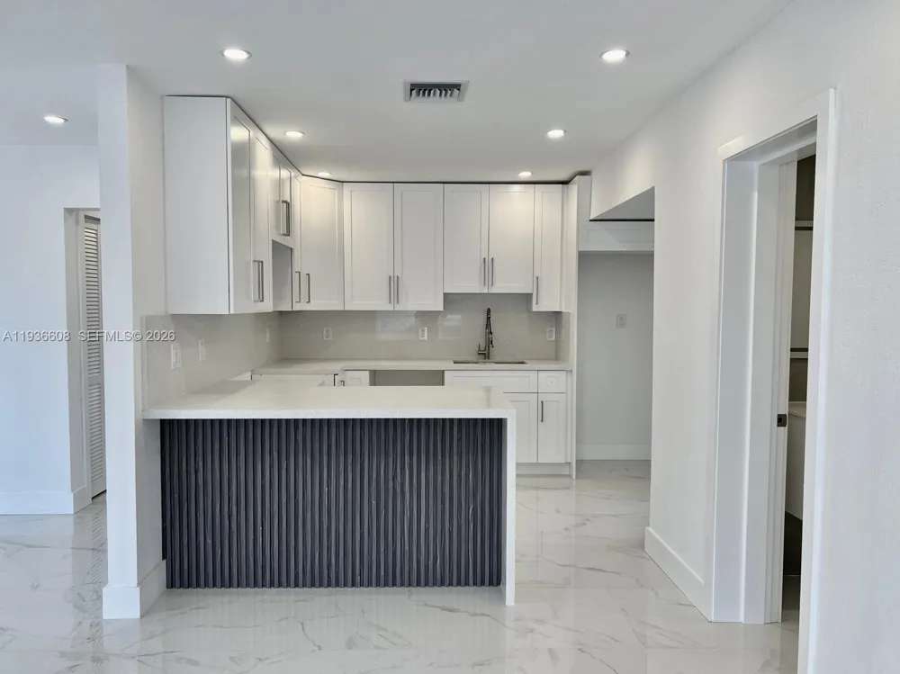542 E 20th St Hialeah, FL 33013