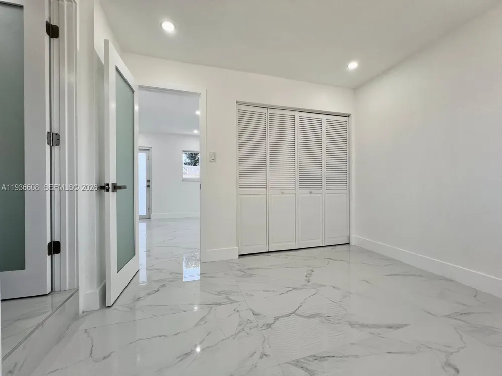 542 E 20th St Hialeah, FL 33013