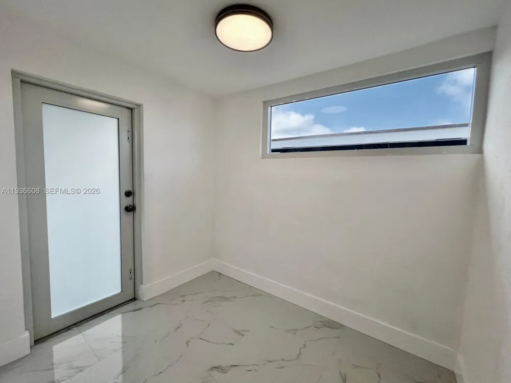 542 E 20th St Hialeah, FL 33013