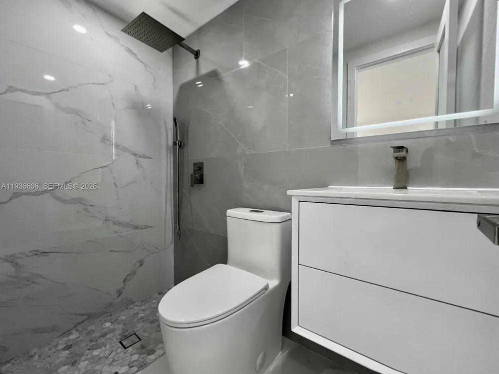 542 E 20th St Hialeah, FL 33013