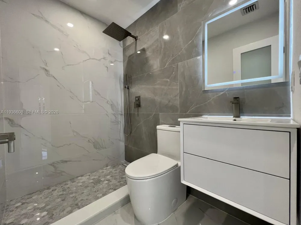542 E 20th St Hialeah, FL 33013