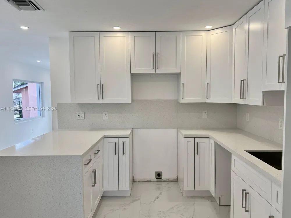 542 E 20th St Hialeah, FL 33013