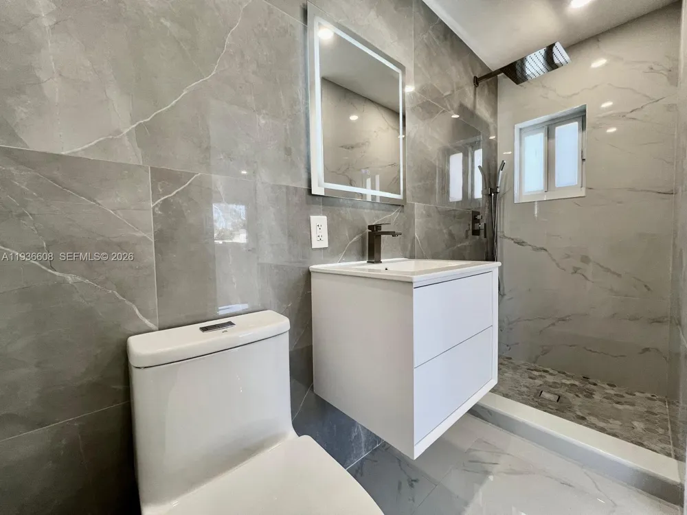 542 E 20th St Hialeah, FL 33013