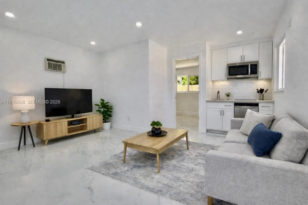 542 E 20th St Hialeah, FL 33013