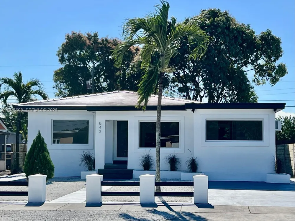 542 E 20th St Hialeah, FL 33013