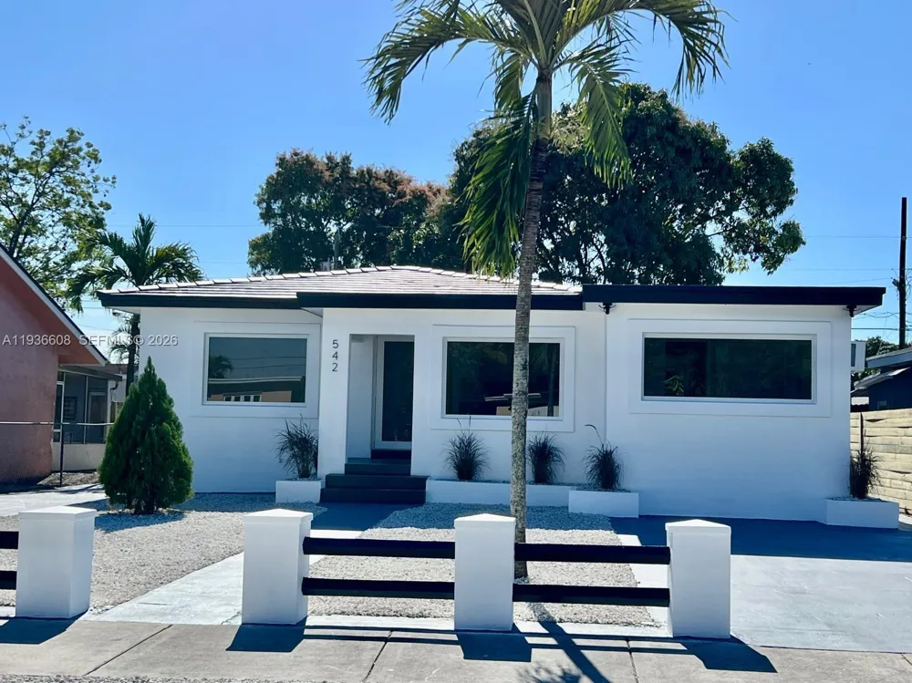 542 E 20th St Hialeah, FL 33013