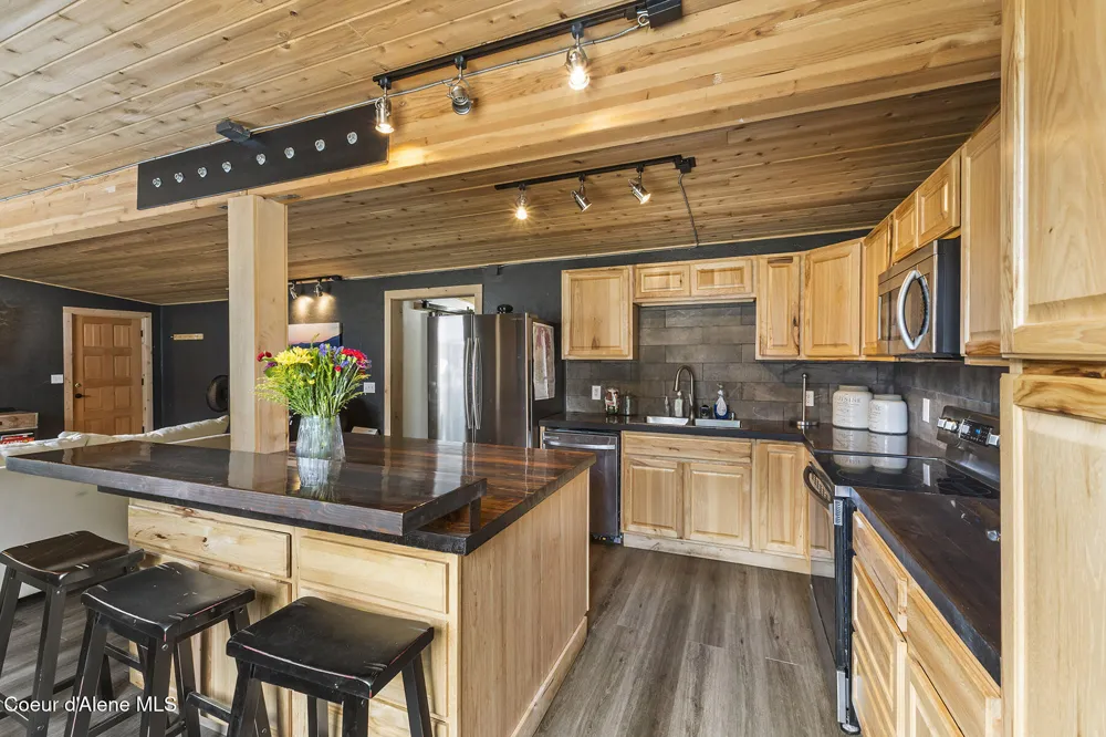 118 Timber Lane Nordman, ID 83848