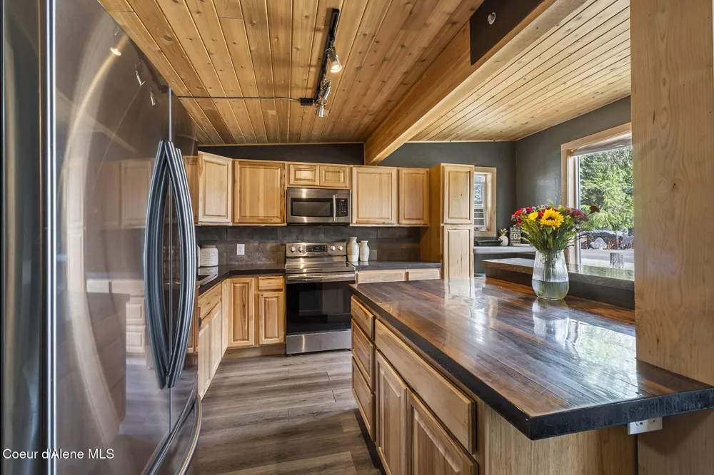 118 Timber Lane Nordman, ID 83848