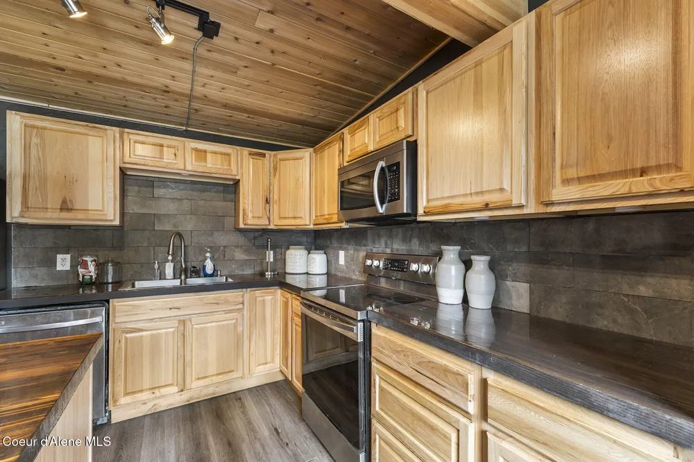 118 Timber Lane Nordman, ID 83848